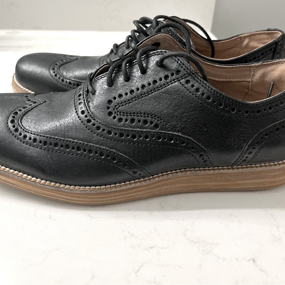 Men’s Cole Haan Wingtips. size 9
In black. Hardly worn.very good condition.
